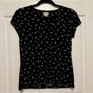 🖤 FREE 🖤 Chico’s - Womans V Cut Shirt
